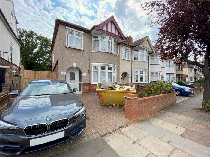 3 Bedroom Terraced House To Rent In Primrose Avenue, Romford, RM6