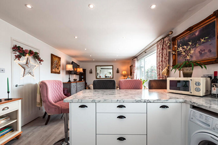 2 Bedroom Apartment To Rent In Grantham Avenue, Hamble, SO31