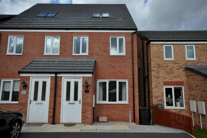 3 Bedroom Town House To Rent In Gadwall Croft, Newcastle-Under-Lyme, ST5