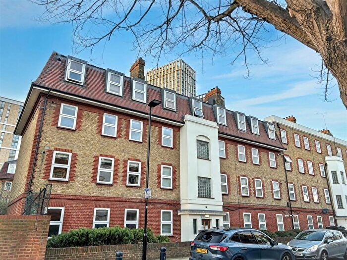 3 Bedroom Flat For Sale In Germander Way, London, E15