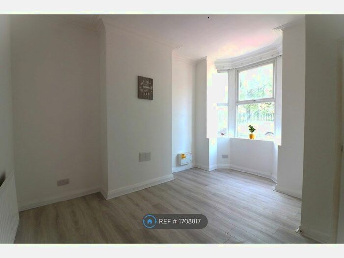 3 Bedroom Terraced House To Rent In Birkin Avenue, Nottingham, NG7