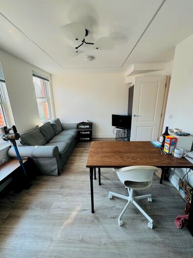 3 Bedroom Flat To Rent In Rita Rd, London, SW8