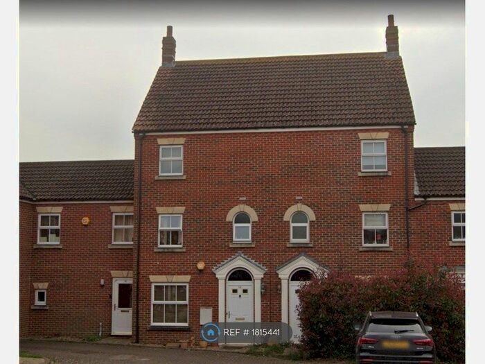 3 Bedroom Terraced House To Rent In Walker Crescent, Slough, SL3