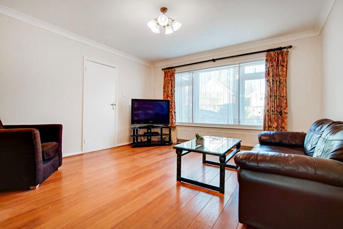 4 Bedroom Semi-Detached House To Rent In The Crossways, Hounslow, TW5