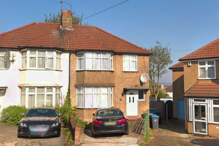 4 Bedroom House To Rent In Ridge Close, Colindale, NW9
