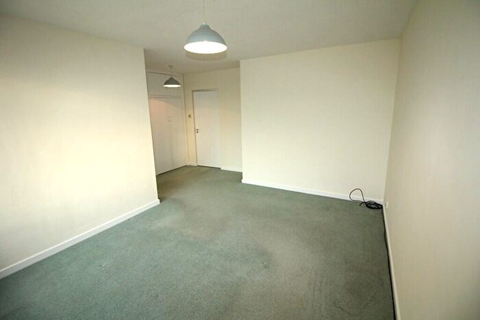 3 Bedroom Flat To Rent In St. Johns Road, Eastbourne, East Sussex, BN20