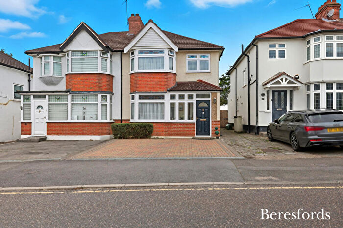 3 Bedroom Semi Detached House For Sale In Park End Road, Romford, RM1