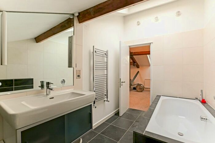 1 Bedroom Flat To Rent In Gainsford Street, London, SE1