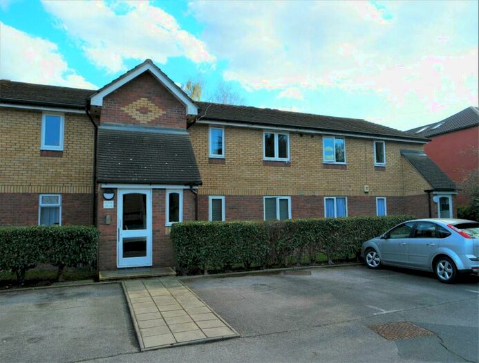 2 Bedroom Flat To Rent In Shortlands Close, Belvedere, DA17