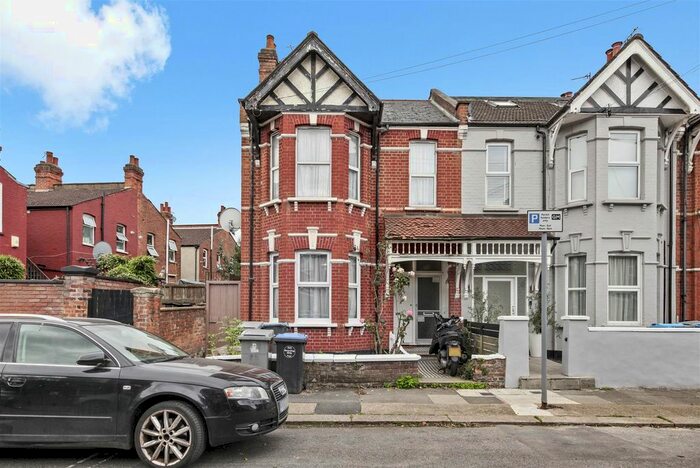 3 Bedroom Flat To Rent In Wotton Road, Cricklewood, NW2