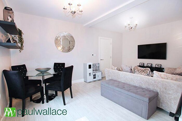 1 Bedroom Apartment To Rent In Turners Hill, Cheshunt, EN8