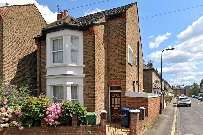 3 Bedroom Detached House For Sale In York Avenue, Hanwell, London, W7
