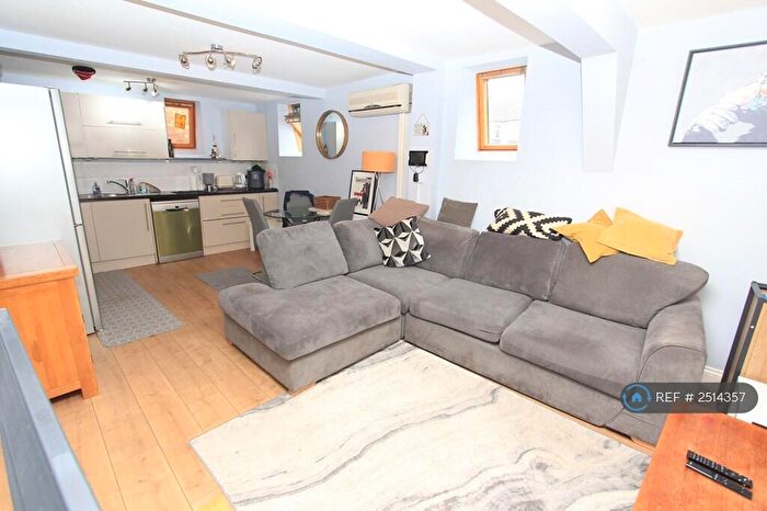 2 Bedroom Detached House To Rent In Colin Park Road, London, NW9