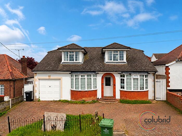 4 Bedroom Detached House For Sale In Brackendale Avenue, Basildon, SS13