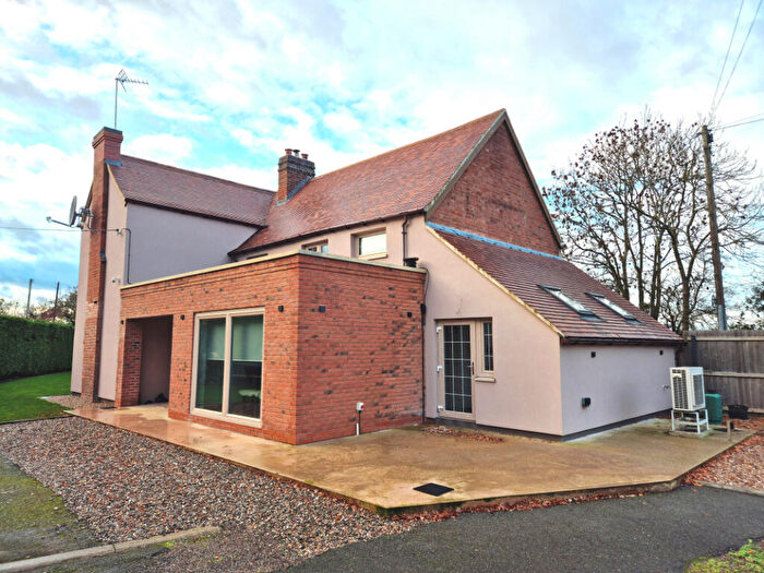 4 Bedroom Detached House For Sale In Stockwood, Redditch, B96