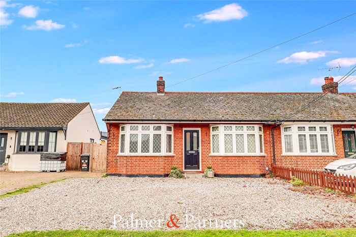 3 Bedroom Bungalow For Sale In Rignals Lane, Galleywood, Chelmsford, Essex, CM2