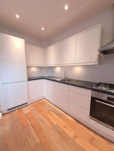 2 Bedroom Flat To Rent In Edgware Road, London, NW2