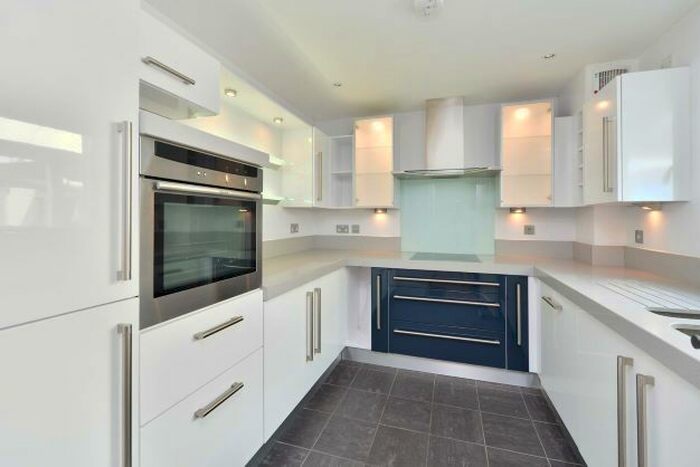 1 Bedroom Flat To Rent In Gabreil House, London, N1