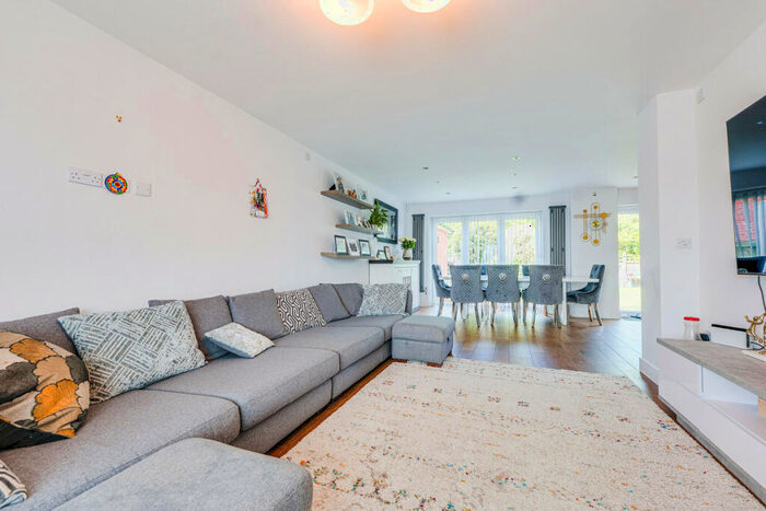 4 Bedroom Detached House For Sale In Reeds Close, Basildon, SS15