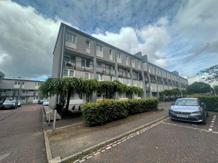 2 Bedroom Flat To Rent In Commercial Court, Glasgow, G5