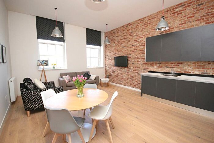 2 Bedroom Flat To Rent In Duncan Place, Edinburgh, EH6