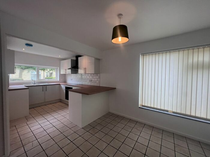 3 Bedroom Semi-Detached House To Rent In Nuns Way, Cambridge, Cambridgeshire, CB4