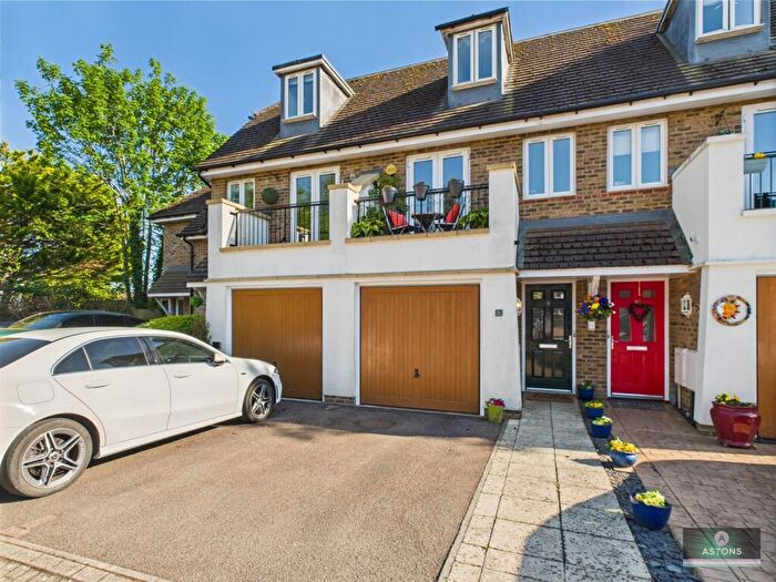 3 Bedroom Town House For Sale In Argyll Court, Southgate, RH11