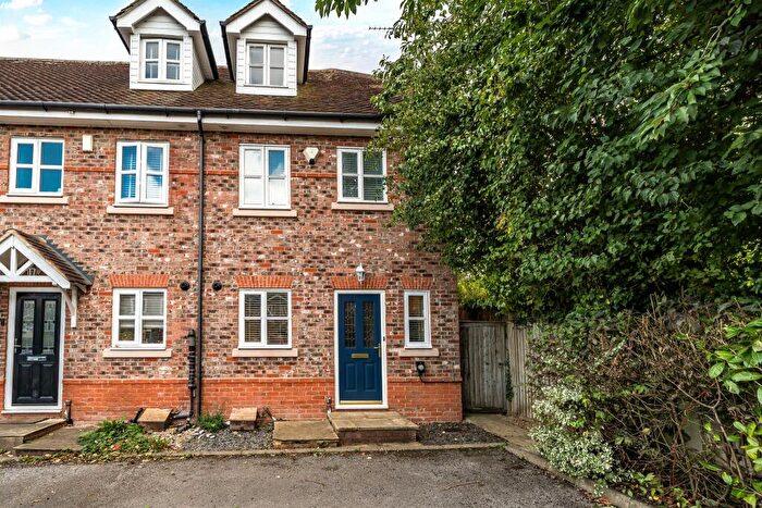 3 Bedroom End Of Terrace House For Sale In Applecroft, Northchurch, Berkhamsted, HP4