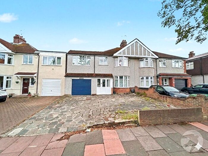 5 Bedroom Semi-Detached House For Sale In Hurst Road, Sidcup, DA15