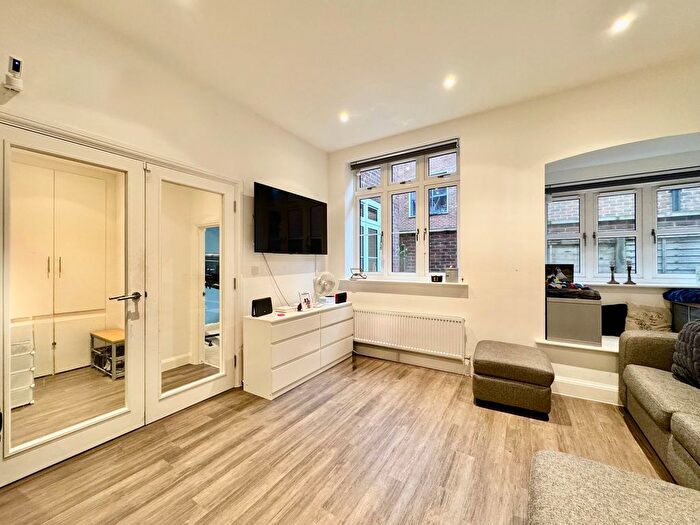 1 Bedroom Flat For Sale In Pynnacles Close, Compass House Pynnacles Close, HA7