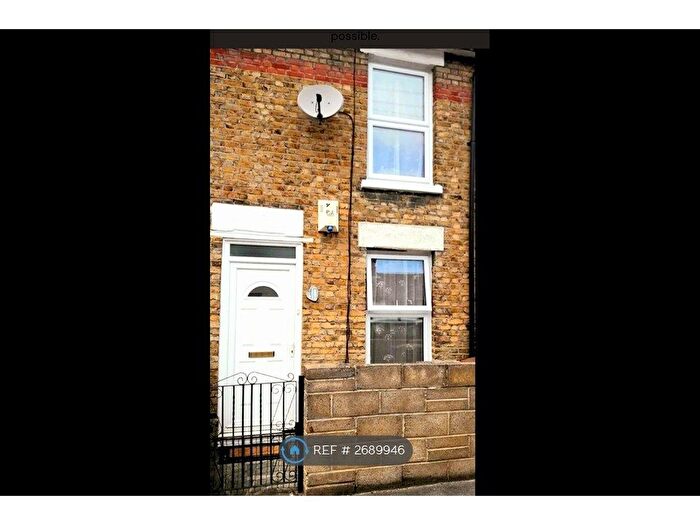 2 Bedroom Terraced House To Rent In Connaught Road, Chatham, ME4