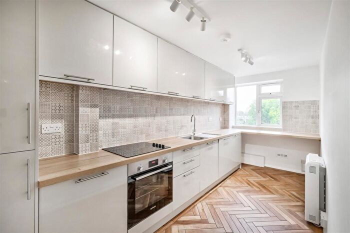 2 Bedroom Flat For Sale In Selworthy Close, Wanstead, E11
