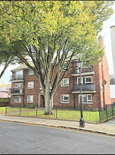 3 Bedroom Flat To Rent In Eldon Street, Southsea, Hampshire, PO5