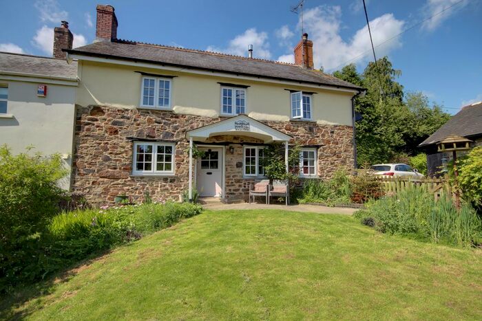 3 Bedroom Semi-Detached House For Sale In Exeter Road, South Molton, EX36