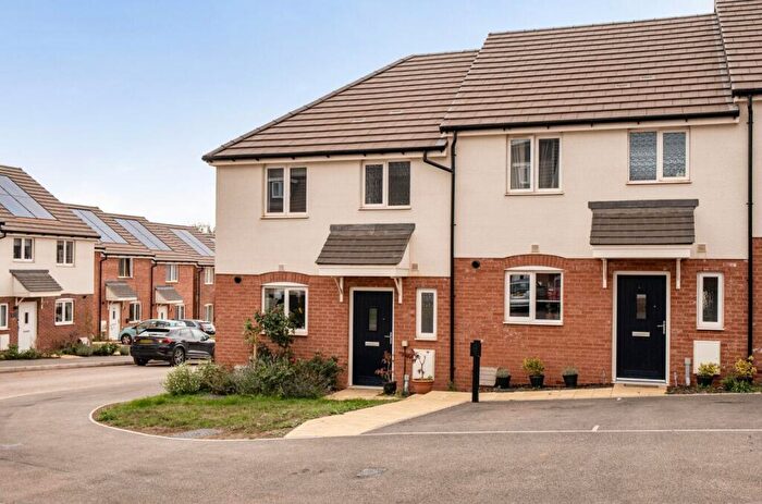 3 Bedroom End Of Terrace House For Sale In Castle Park Way, Exeter, EX2