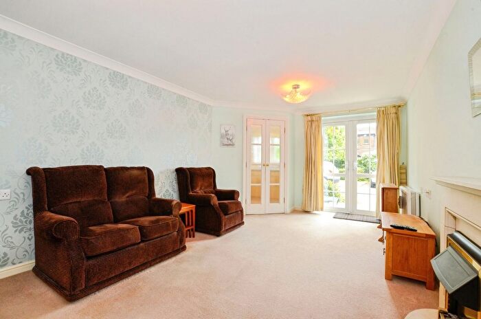 1 Bedroom Flat For Sale In Pheasant Court, Watford, WD25
