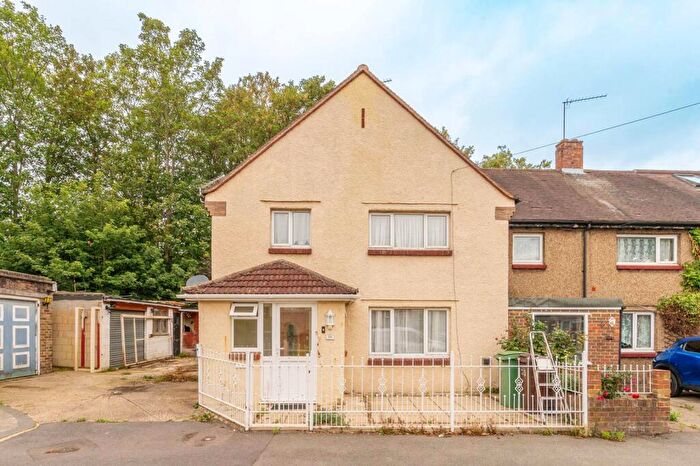 3 Bedroom Semi Detached House For Sale In Bishops Close, Sutton, SM1