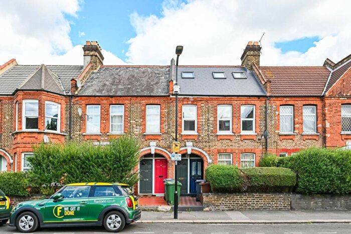 2 Bedroom Flat For Sale In Hibbert Road, Walthamstow, London, E17