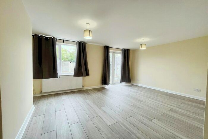 4 Bedroom End Of Terrace House To Rent In Brennan Road, RM18