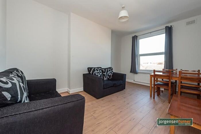 4 Bedroom Flat To Rent In Churchfield Road, Acton, London, W3