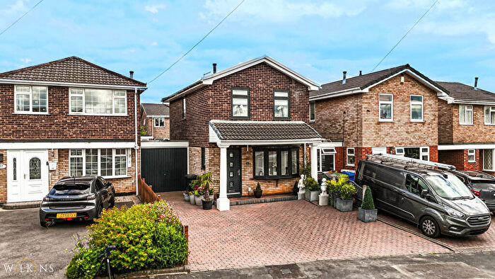 3 Bedroom Link Detached House For Sale In Briar, Tamworth, Staffordshire, B77