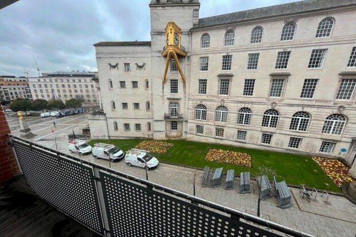 2 Bedroom Flat To Rent In Broderick Court, Leeds, LS1