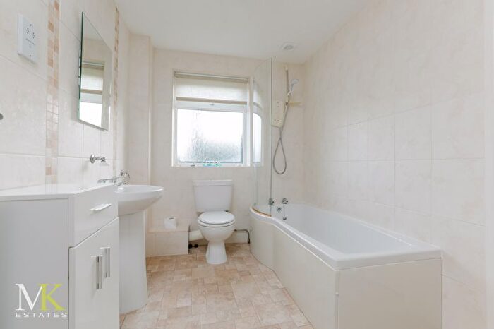 3 Bedroom Chalet For Sale In Woodbury Avenue, Bournemouth, BH8