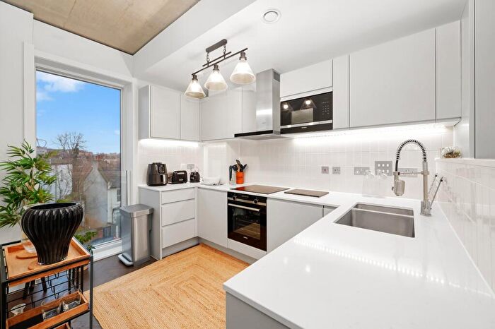 2 Bedroom Property To Rent In Agar Place, Camden, NW1