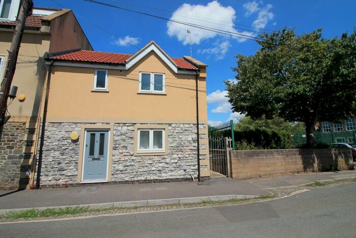 2 Bedroom Property To Rent In Cemetery Road, Bristol, BS4