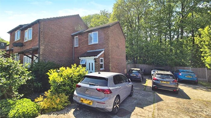1 Bedroom End Of Terrace House For Sale In Woodbury Road, Chatham, Kent, ME5