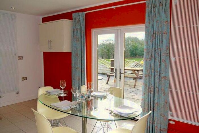 1 Bedroom Bungalow To Rent In Dunvant Rd, Three Crosses, SA4