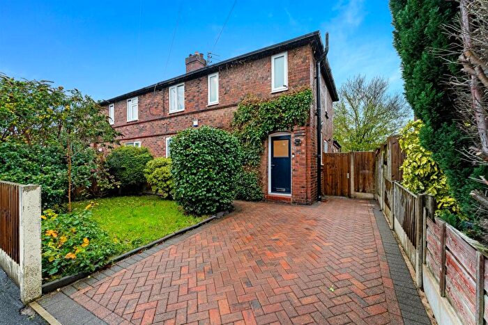 3 Bedroom Semi-Detached House For Sale In Symons Road, Sale, M33