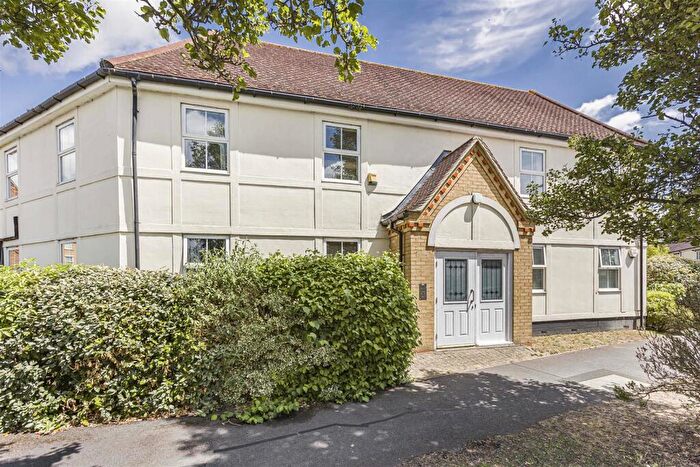 2 Bedroom Apartment For Sale In Greenwich Way, Waltham Abbey, EN9