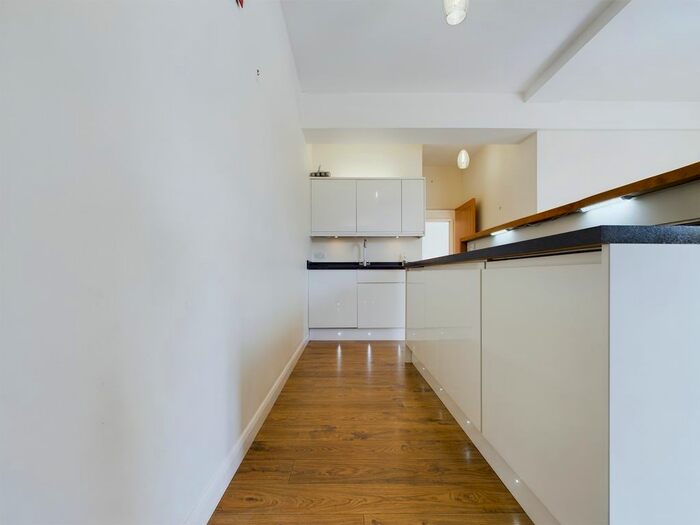 1 Bedroom Flat To Rent In Victoria Road, Burgess Hill, RH15